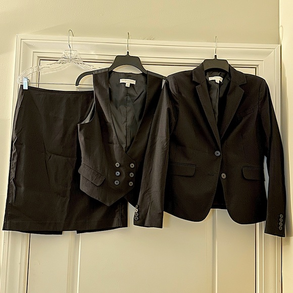 New York & Company Dresses & Skirts - New York & Company Women’s Black 3-Piece Suit
